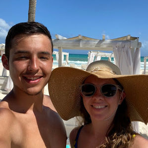 Meet your Posher, Alexia